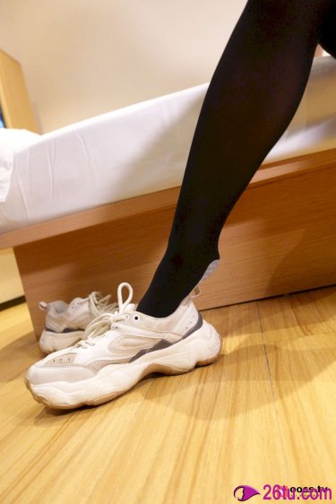 女人在上面摇高潮视频
